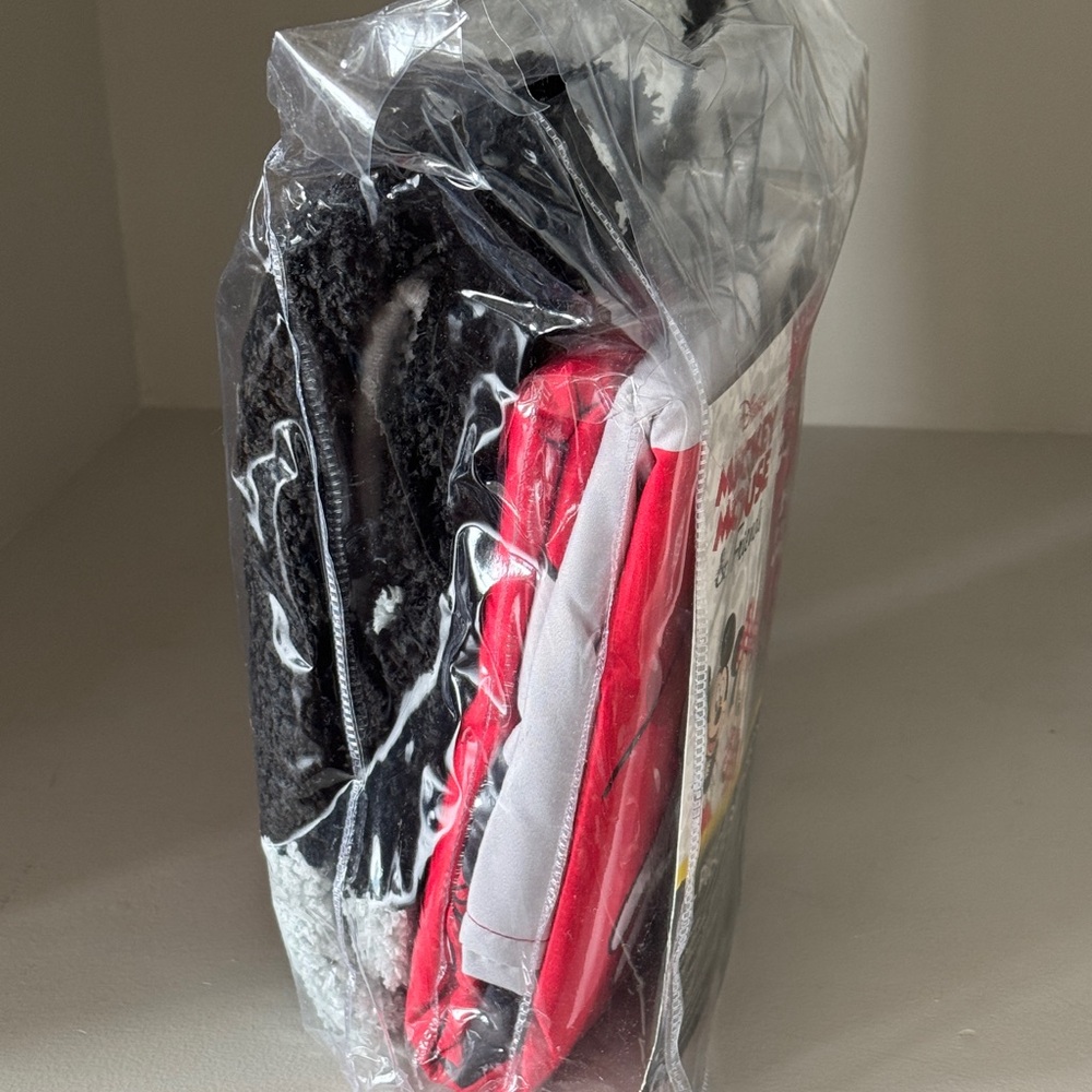 Brand New Bath Set | Disney Mickey Mouse and Friends | 14-Piece | Black & Red - Picture 4 of 6